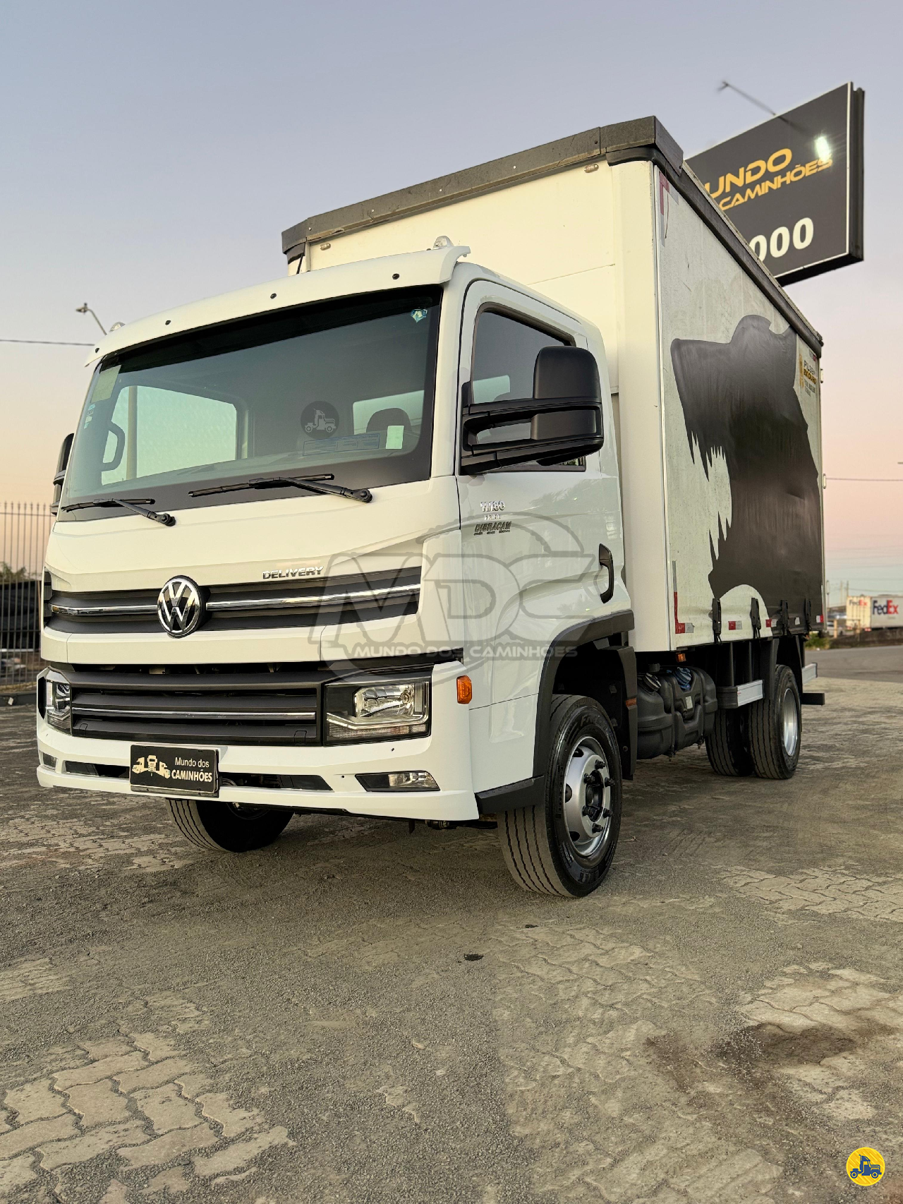 CAMINHAO VOLKSWAGEN VW 11180 Baú Sider 3/4 4x2 Mundo dos Caminhões SUMARE SÃO PAULO SP